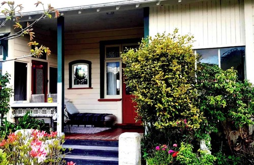 Warrington House | Montrose Pet Friendly Historical Family Beach House