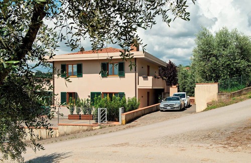 Panzano in Chianti Apartment | Cozy Apartment in the Heart of Chianti (Free Parking + Terrace)