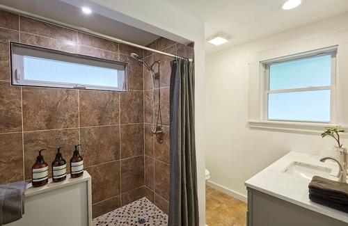 Callicoon House | House on Callicoon Upper Main Street - Cozy Friends & Family Getaway