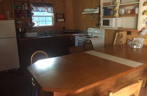 Hardy Apartment | Rustic Cabin on the Southfork River