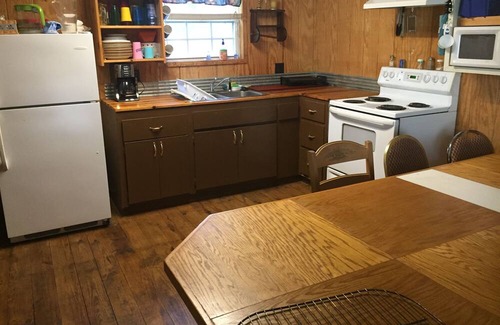Hardy Apartment | Rustic Cabin on the Southfork River