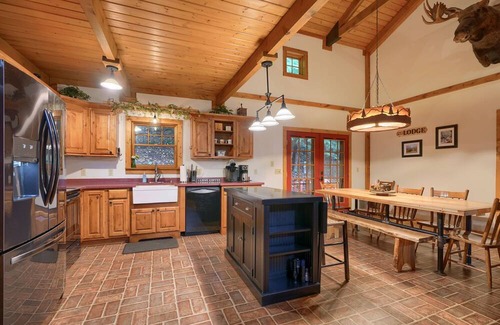 Rockbridge Cabin | Hummingbird Lodge at Big Pine Retreat