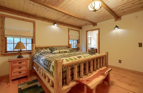 Rockbridge Cabin | Hummingbird Lodge at Big Pine Retreat
