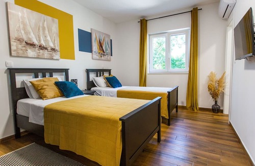 Pican House | Villa Violet, House with swimming pool and quiet location