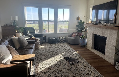 Waco Other | Charming Countryside Retreat: Experience Rustic Bliss at Our VRBO Farmhouse