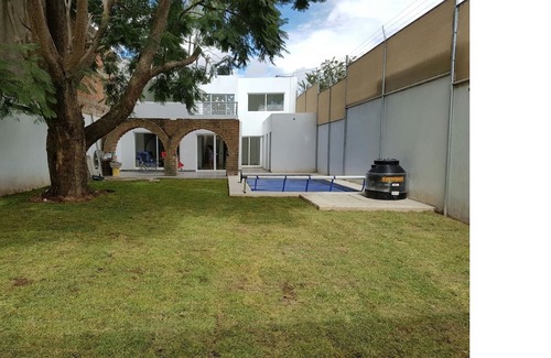 Zapopan House | Hermosa Residencia, con Alberca Templada Privada!