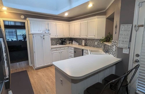 Plano House | Welcoming three bedroom Freshly painted west plano home