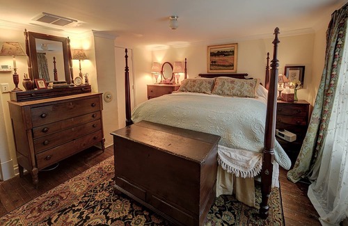 Roseland House | Possum Trot Farmhouse + Lodge in the Blue Ridge South of Charlottesville!
