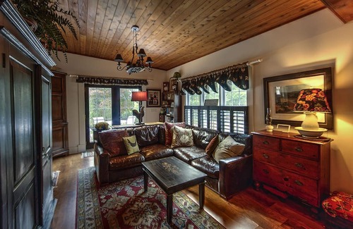 Roseland House | Possum Trot Farmhouse + Lodge in the Blue Ridge South of Charlottesville!