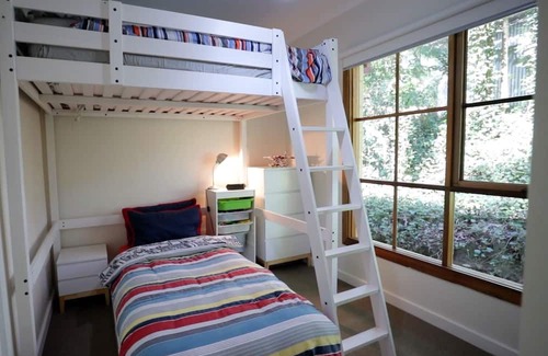 Mount Dandenong Cottage | Brook Cottage. 7 Acre Rain Forest Paradise