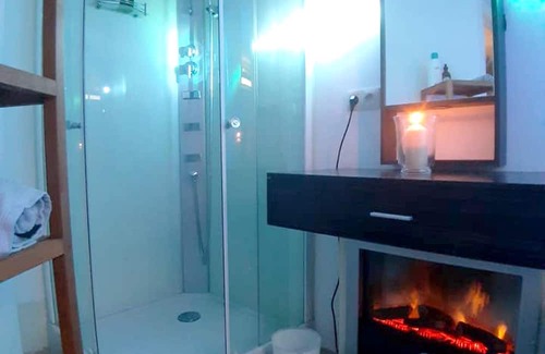 Waterloo Apartment | Homerez - Nice apartement for 4 ppl. with jacuzzi at Waterloo