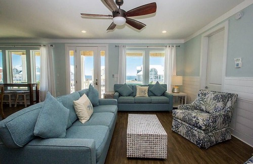 Morgantown House | Pools, Dogs and Great Views!