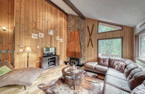 Nathrop Cabin | Gorgeous Rippling Waters! Private Hot Tub- Spectacular Views!