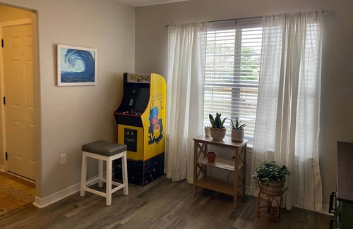 Navarre House | Sea Largo, Newly Decorated | 5 Min. to Beach | Comfortable Beds | Quiet Neighborhood | Clean