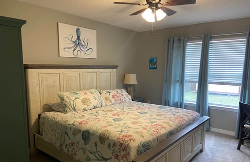 Navarre House | Sea Largo, Newly Decorated | 5 Min. to Beach | Comfortable Beds | Quiet Neighborhood | Clean