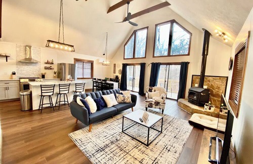 Mount Jackson Ski Chalet | LUXURIOUS & Cozy Mountain Retreat on Bryce Resort