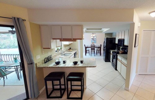 West Bradenton House | Spacious 3 bedroom, 2 bath pool home in North West Bradenton, Pet Friendly