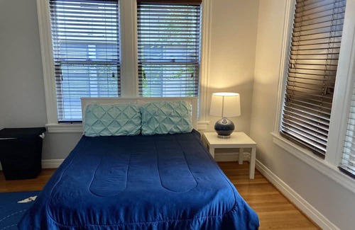 Montrose Apartment | Buffalo Bayou and Montrose - 3Br/1Ba King Bed