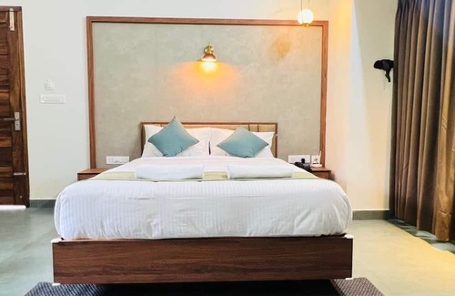 Sulthan Bathery Hotel | The Village Vista