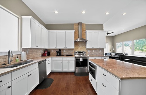 Horseshoe Bay West House | Hill Country Retreat & Casita