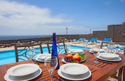 Montana Roja Villa | Beautiful Villa in First Line of sea