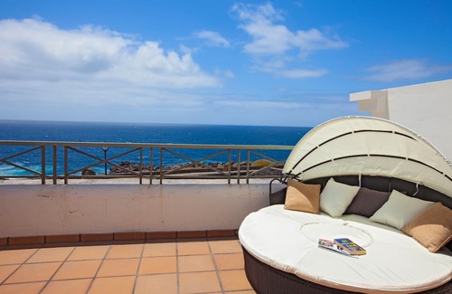 Montana Roja Villa | Beautiful Villa in First Line of sea