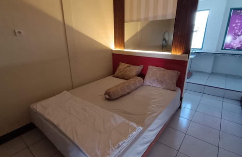 Tembalang Hotel | OYO 94700 Kd House