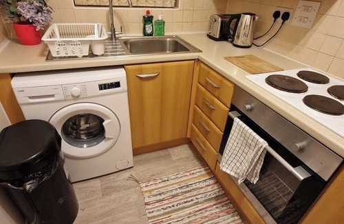 Wednesbury House | Housesleeps5-garden-parking-familyfriendly