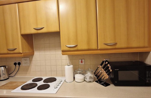 Wednesbury House | Housesleeps5-garden-parking-familyfriendly
