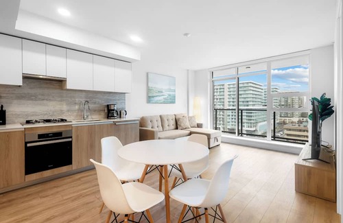 Richmond City Centre Apartment | New AC 1 bedroom condo by Richmond brighouse skytrain station free parking!