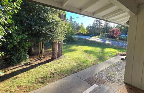 Puyallup House | Newly Renovated 2BR /Wifi-Entertainment Included /Near WA State Fair