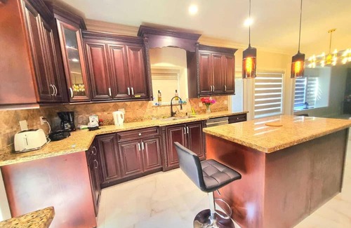 East Newton North House | Deluxe Quadruple Family Room Private Wash
