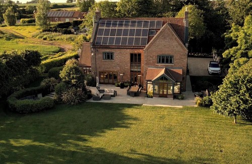 Hockerton House | Outstanding 5 en-suite bedroom home with Gym, Steam room, bar, lake view garden