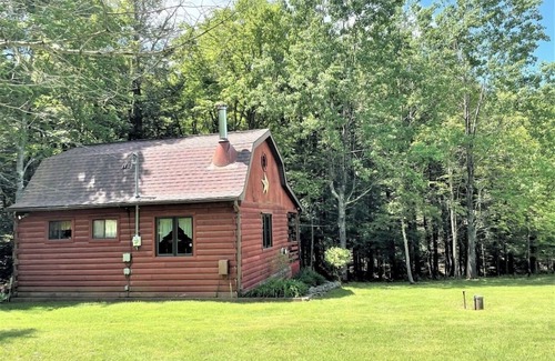 New Milford Cabin | Charming cabin with WiFi in New Milford