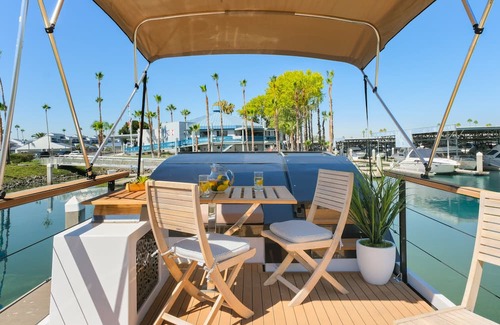 Sausalito Boat Rental | Charming house boat with 2 bedrooms and WiFi, AC in brilliant Sausalito