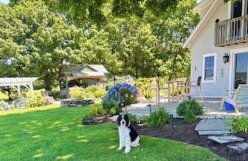 North Kingstown Cottage | 2 bedroom Water Front Cottage.