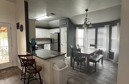 Hutto House | Welcome to the Hutto Hideaway