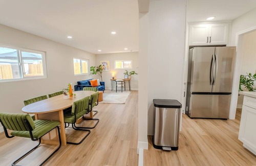 Bay Ho House | Charming central 3-bedroom house in sunny San Diego with yard and fire pit