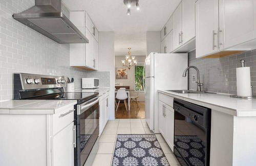 Southeast Calgary House | Two Level 2 bedroom Home close to Deerfoot