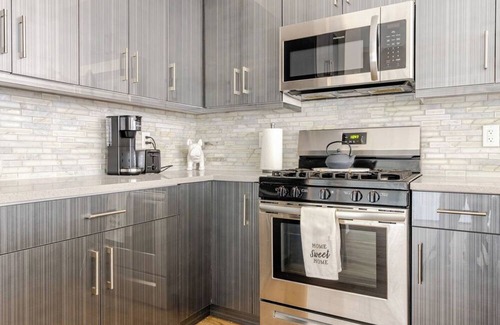 Bayonne Apartment | Creator’s Den I 1 Bedroom Apartment