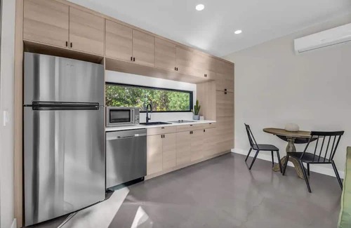 Alhambra House | The Phoenix Sanctuary Guesthouse - Saltwater Pool & Dog Friendly