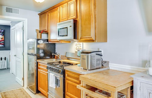 Wildwood Crest Condo | Walk to Beach: Poolside Condo in Wildwood Crest!