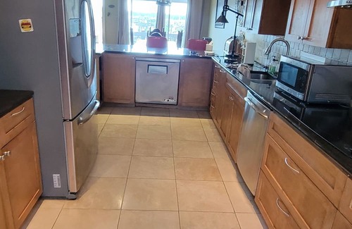 League City House | Charming 3-bedroom waterfront townhome with WiFi, AC in welcoming League City
