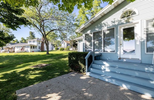 North Webster Cottage | Cozy three-bedroom cottage perfect for a lakeside get-away