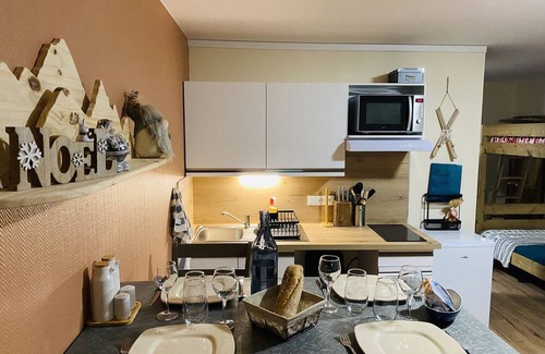 La Feclaz Apartment | Apartment 'Le Sabot De Venus' with Mountain View, Shared Garden and Wi-Fi