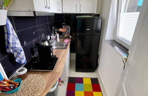 Petrovaradin House | Charming 4-bedroom house with WiFi, AC in peaceful Rakovac