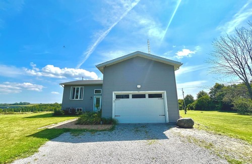 Georgina House | Luxury 6BR Ontario Farm Home – Family-Friendly