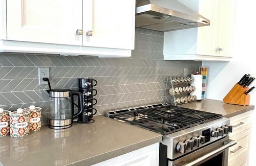 Georgina House | Luxury 6BR Ontario Farm Home – Family-Friendly