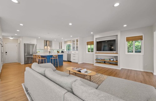 Kuliouou - Kalani Iki House | Stunning 4BR Home w/Infinity Pool & Sunrise Ocean Views