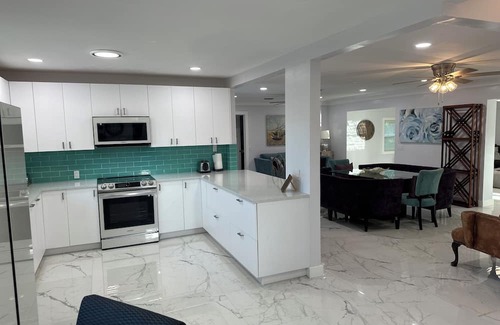 Lake Worth Corridor House | Fabulous 5-bedroom house in Lake Worth Beach next to lake fishing